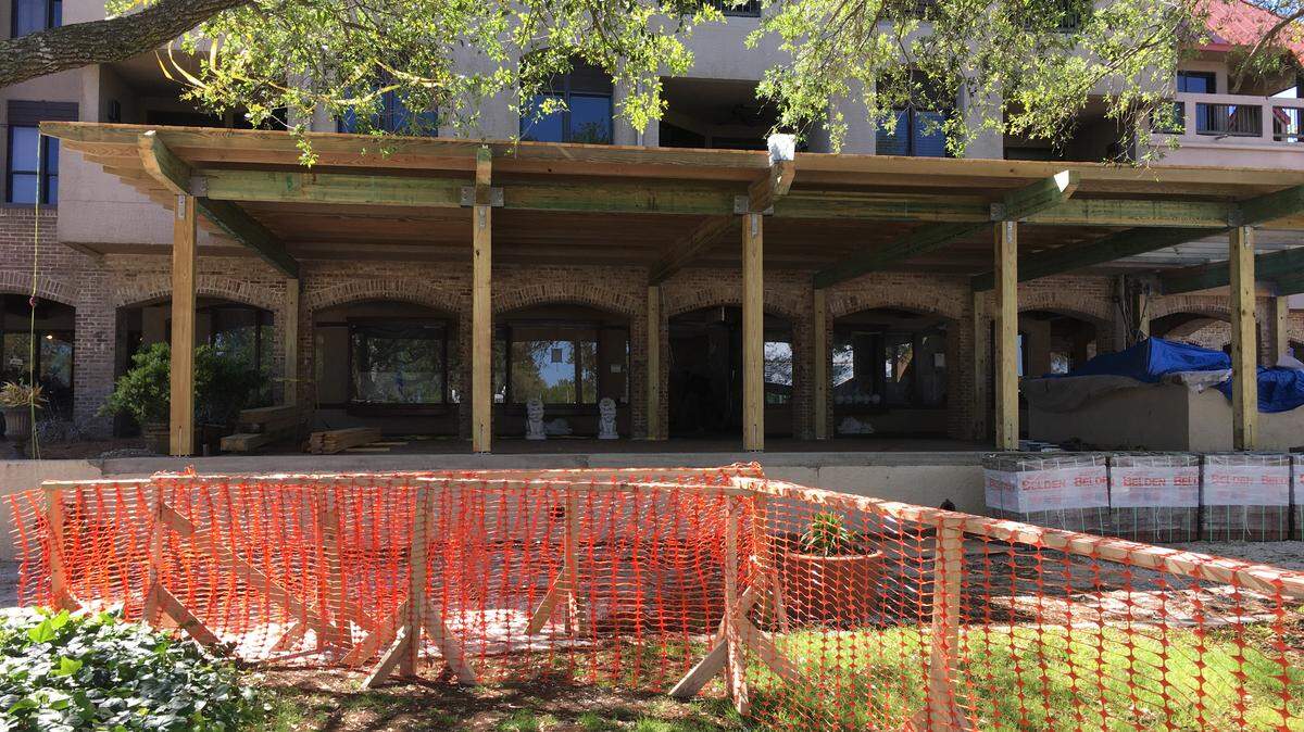 Bucci & Murray's Pub on the Water will feature a covered outdoor seating area and bar.