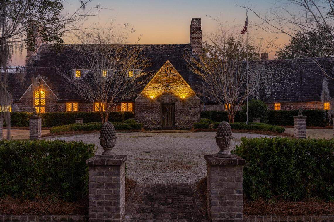 Exterior of the Richmond Plantation in Berkeley County, South Carolina