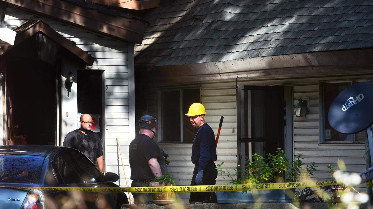 Officials investigate the scene of a fatal house fire early Nov. 27, 2015, on Burkes Beach Road on Hilton Head Island. 