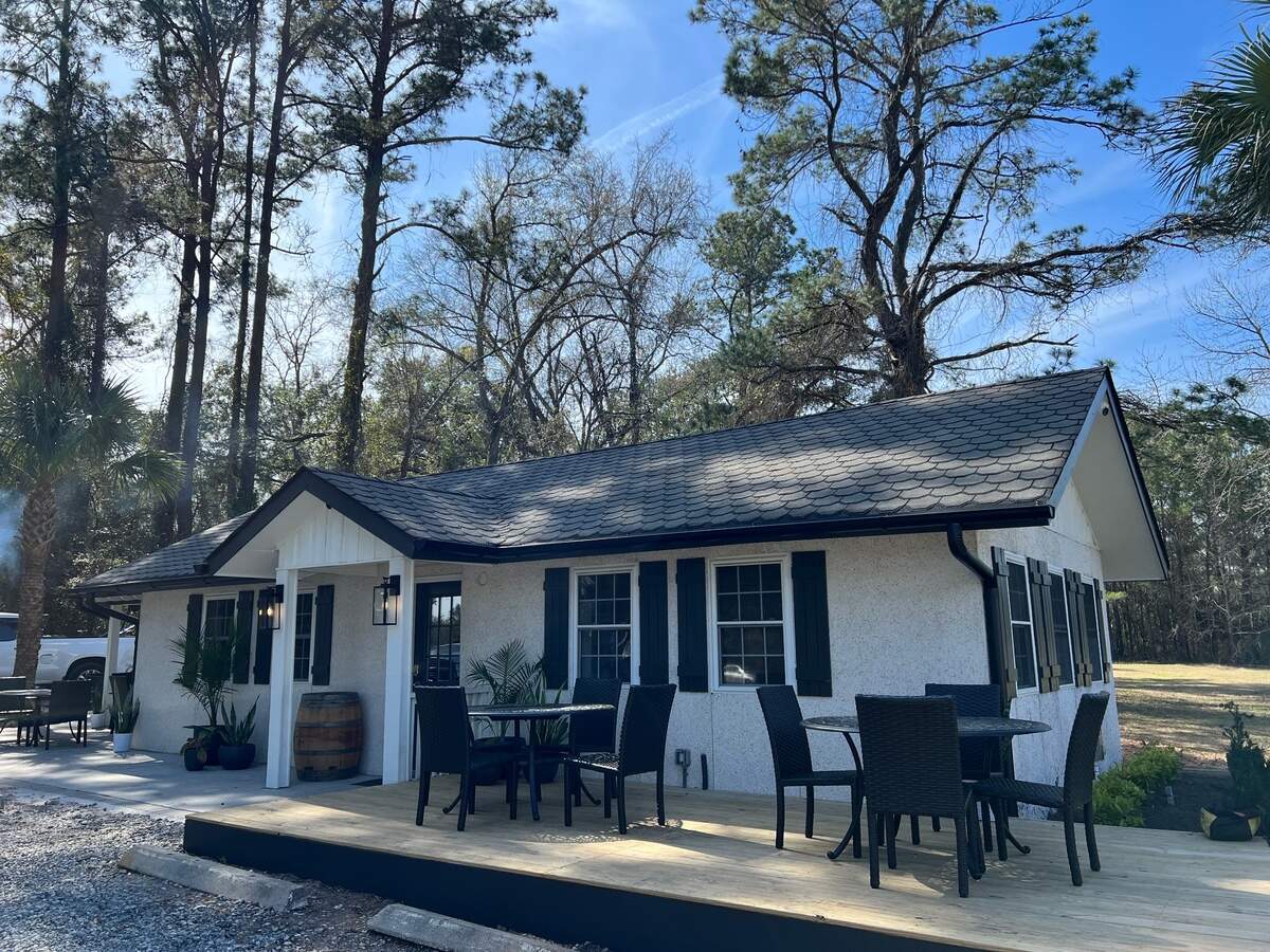 Jarvis Creek General Store is located at 2 Spanish Wells Road on Hilton Head Island.