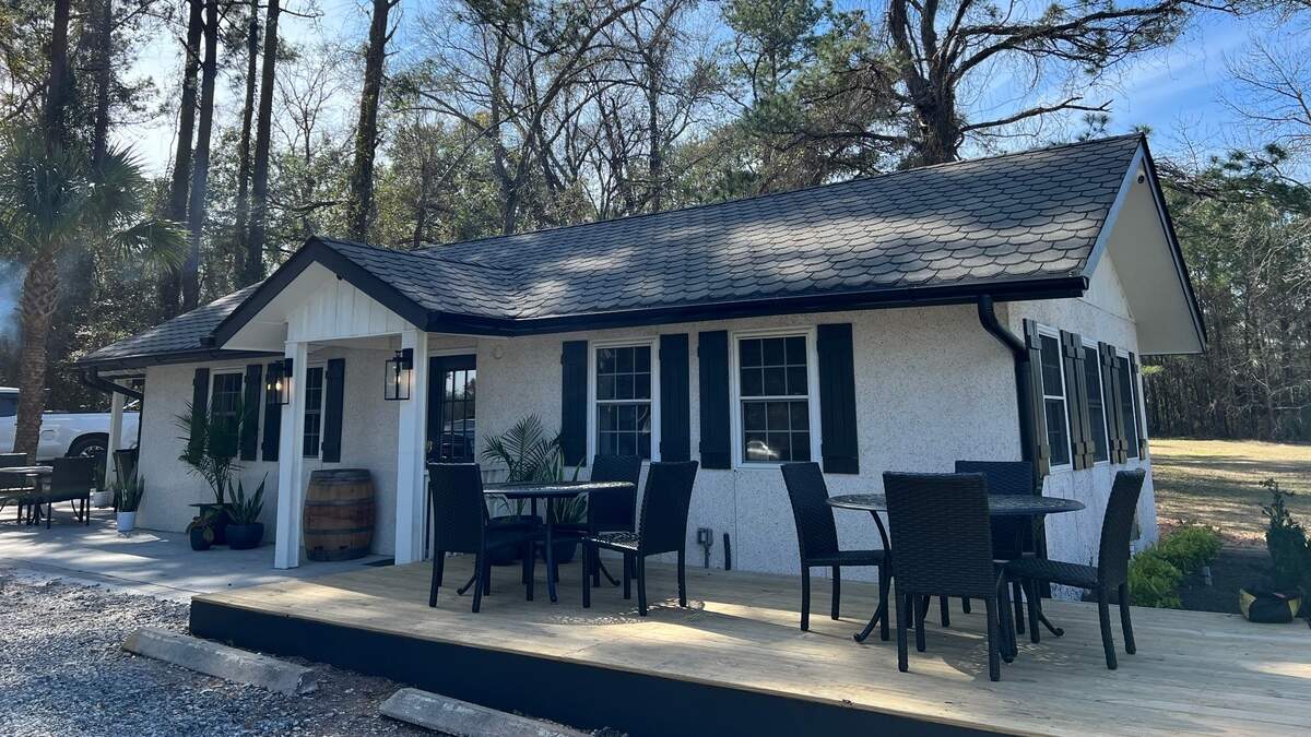 Jarvis Creek General Store is located at 2 Spanish Wells Road on Hilton Head Island.