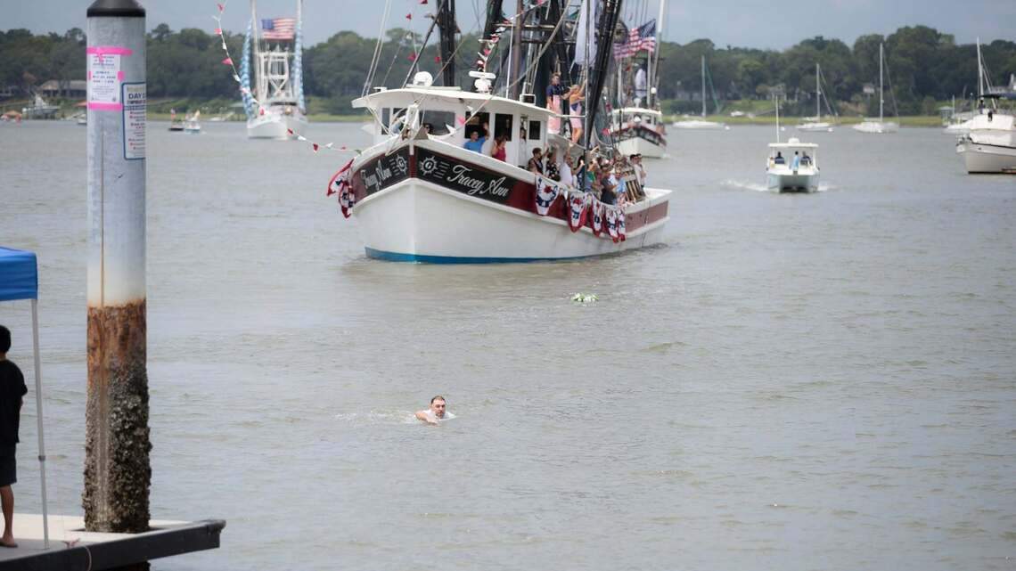 Beaufort Water Festival commodore jumps from moving shrimp boat. Here’s why he did it