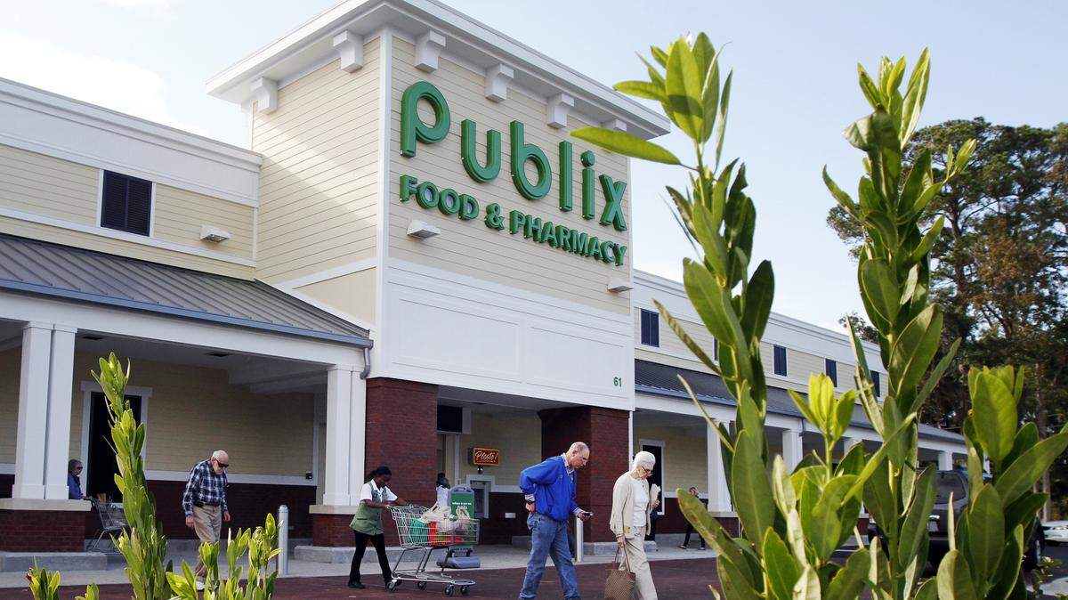 Bread and water! Beaufort County groceries list open hours and the items in high demand