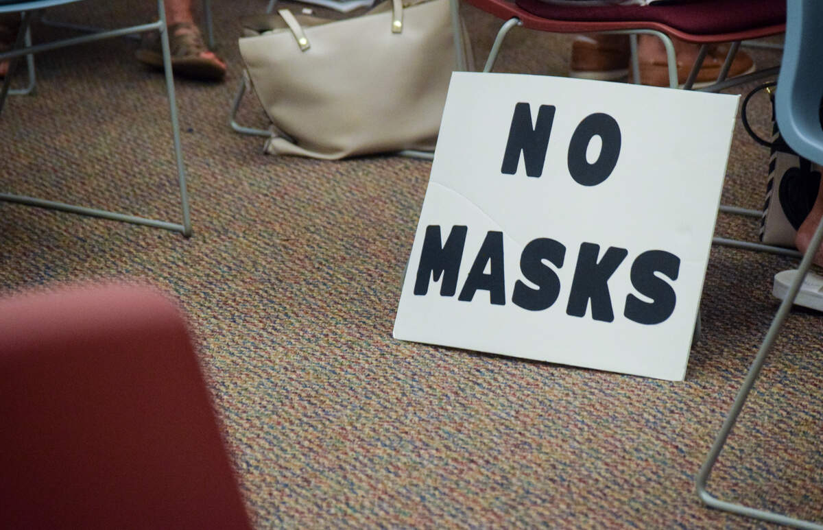 A sign reading “NO MASKS” is placed on the floor at Hilton Head Island Town Hall during a meeting on Aug. 17, 2021.