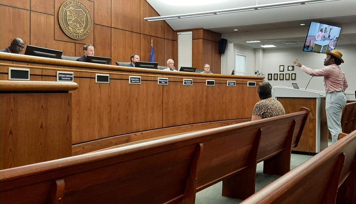 Gregg Marcel Dixon asks Mayor Stephen Murray and the City Council Tuesday to consider a statement in support of the federal government making reparations to the descendants of slaves.
