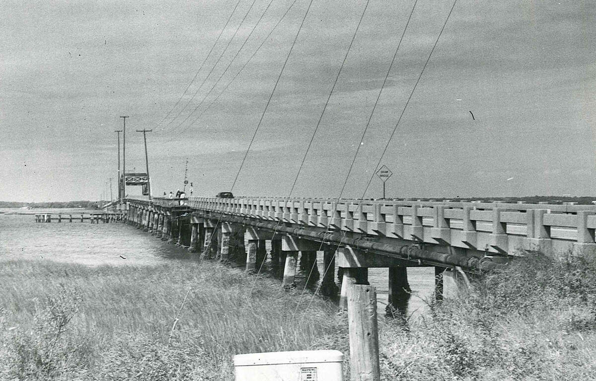 The Harbor River Swing Bridge as photographed in 1989.