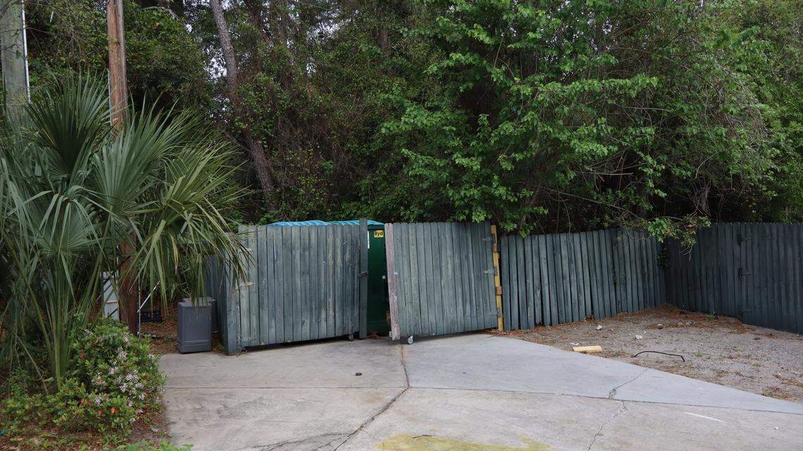 No foul play suspected after body discovered behind Beaufort gas station