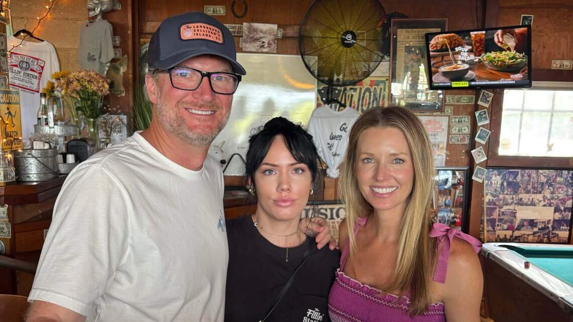 NASCAR legend makes pit stop at this Beaufort dive bar. ‘My phone started blowing up’