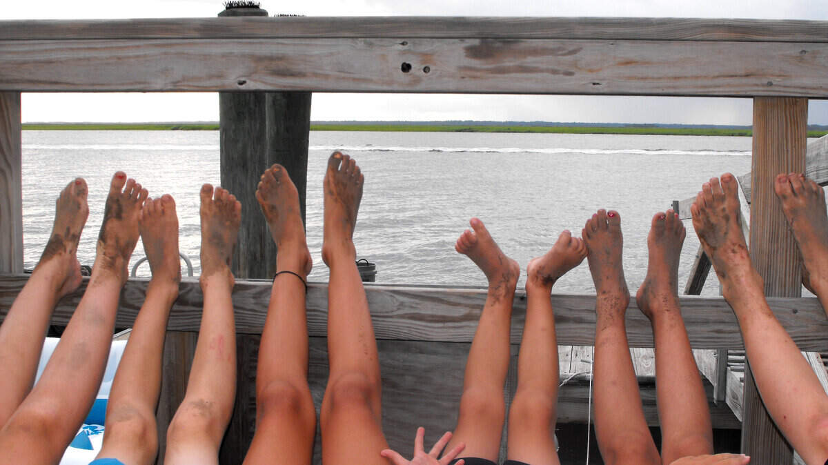  2a photo 1104_ Fuskie Feet.JPG