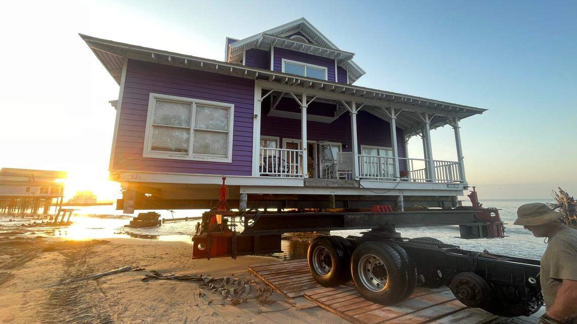 Erosion eats away at this South Carolina island, residents are forced to retreat