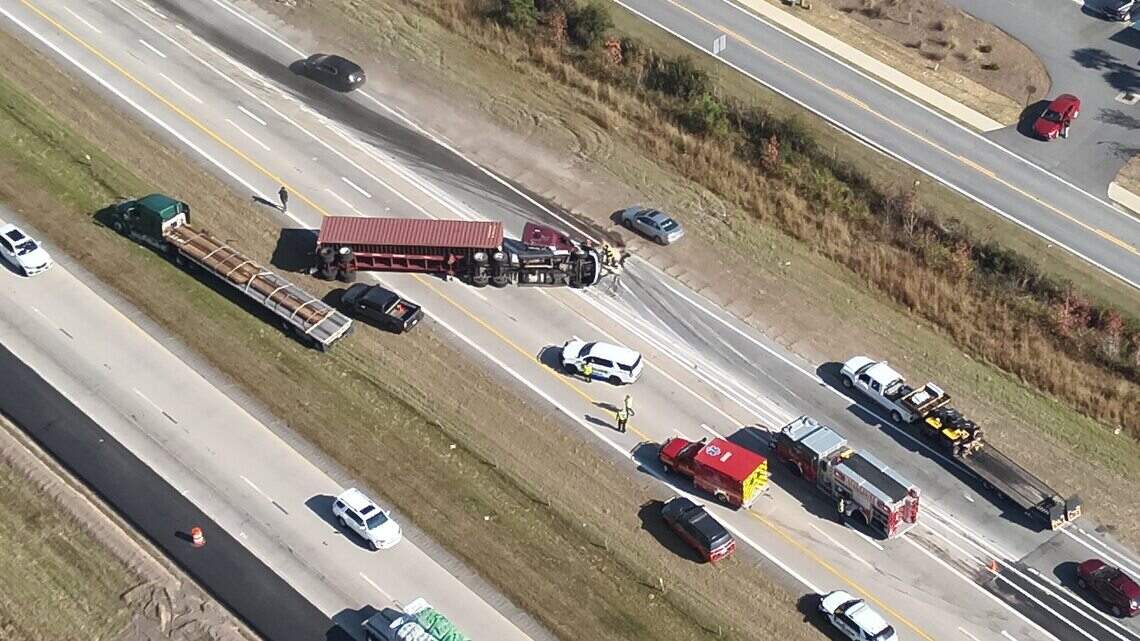 Update: Traffic slowly moving again after 18-wheeler crash on I-95 in Hardeeville