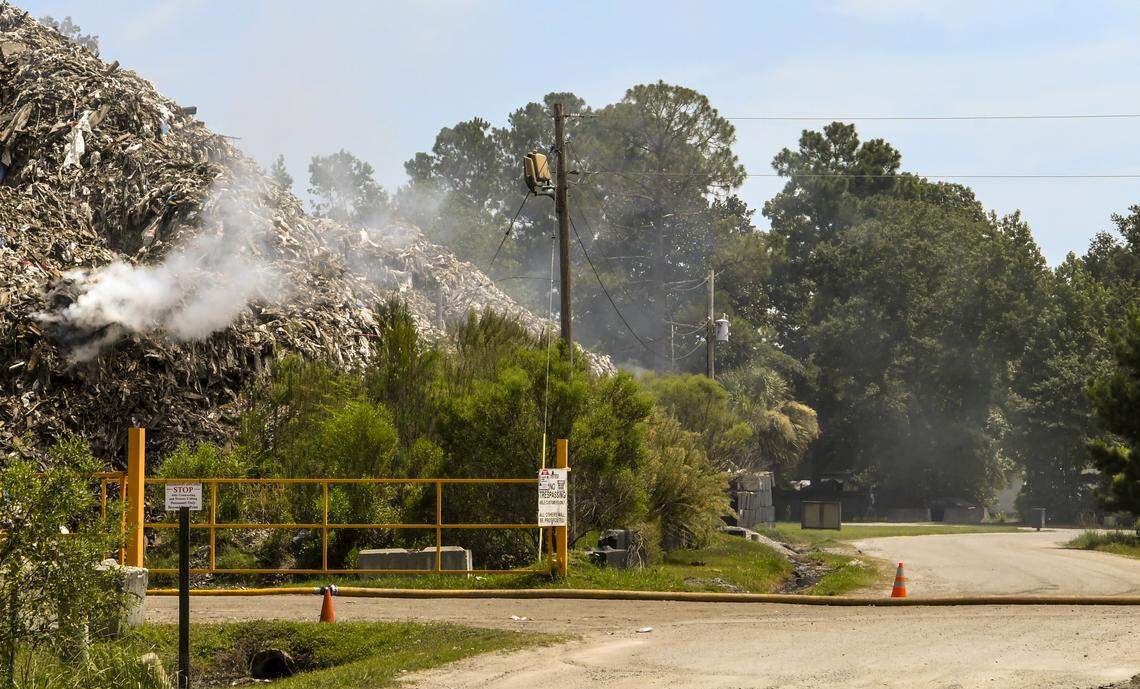Toxic smoke, now considered to be an “imminent nature of health concerns” by the S..C. Department of Health and Environmental Control, wafts into a residential area down Schinger Avenue in Ridgeland on Wednesday afternoon from Able Contracting’s Material Recovery Center in Ridgeland.