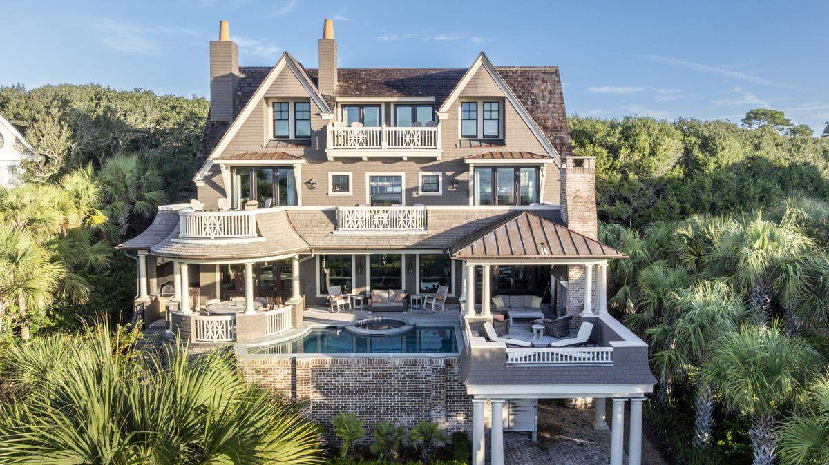 This $18.5 million estate on Kiawah Island offers scenes of both the Atlantic Ocean and the 14th hole of the Jack Nicklaus–designed Turtle Point Golf Course.
