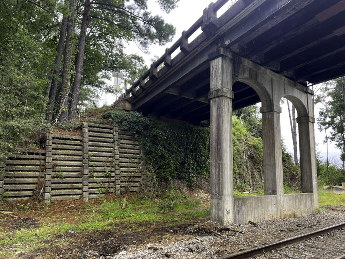 Plans for SCDOT’s “emergency bridge replacement” began promptly after the old bridge was damaged by a train derailment Sept. 20.