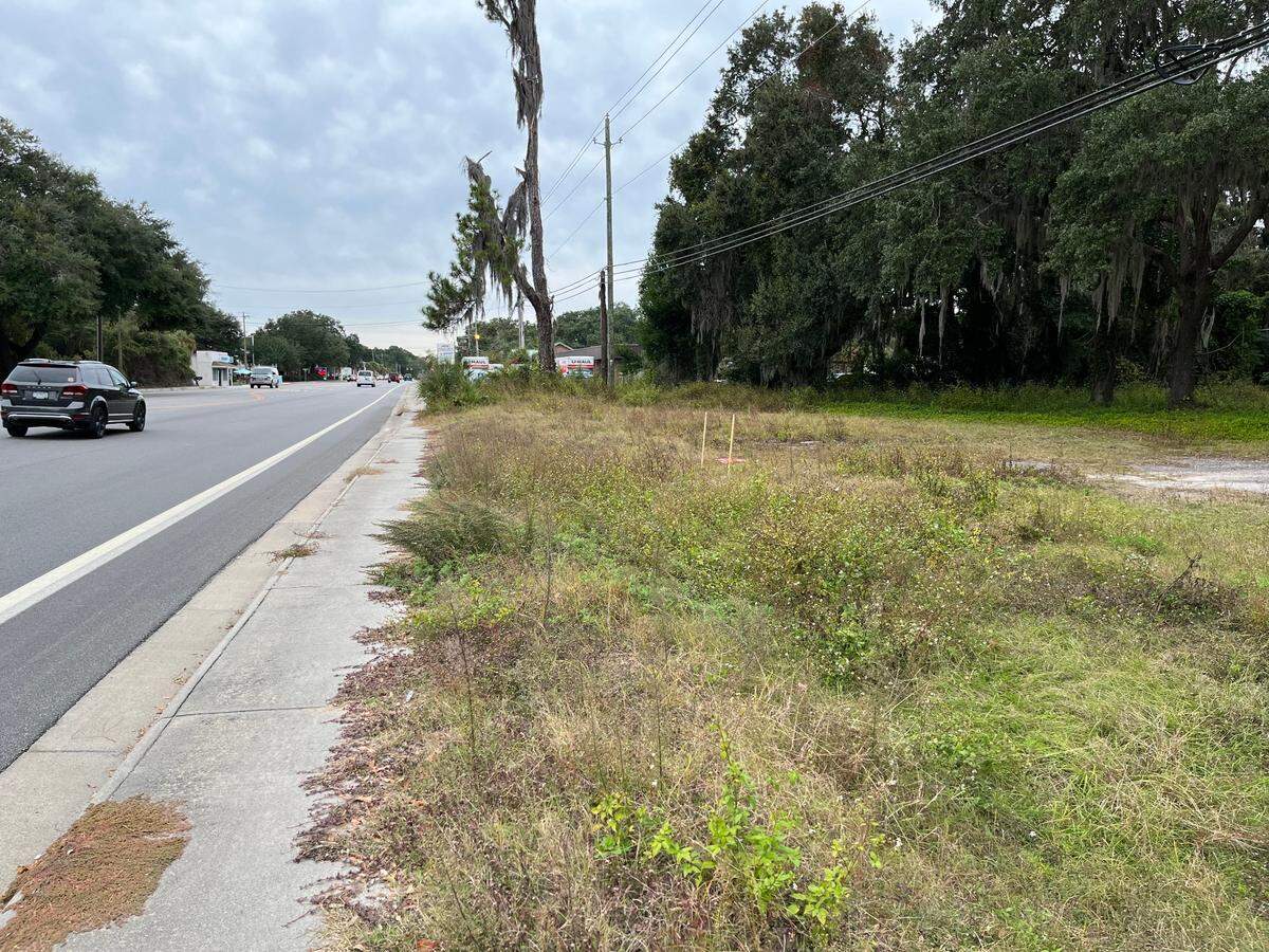 A coffee restaurant with a drive-thru has been proposed for this site along Sea Island Parkway on Lady’s Island.