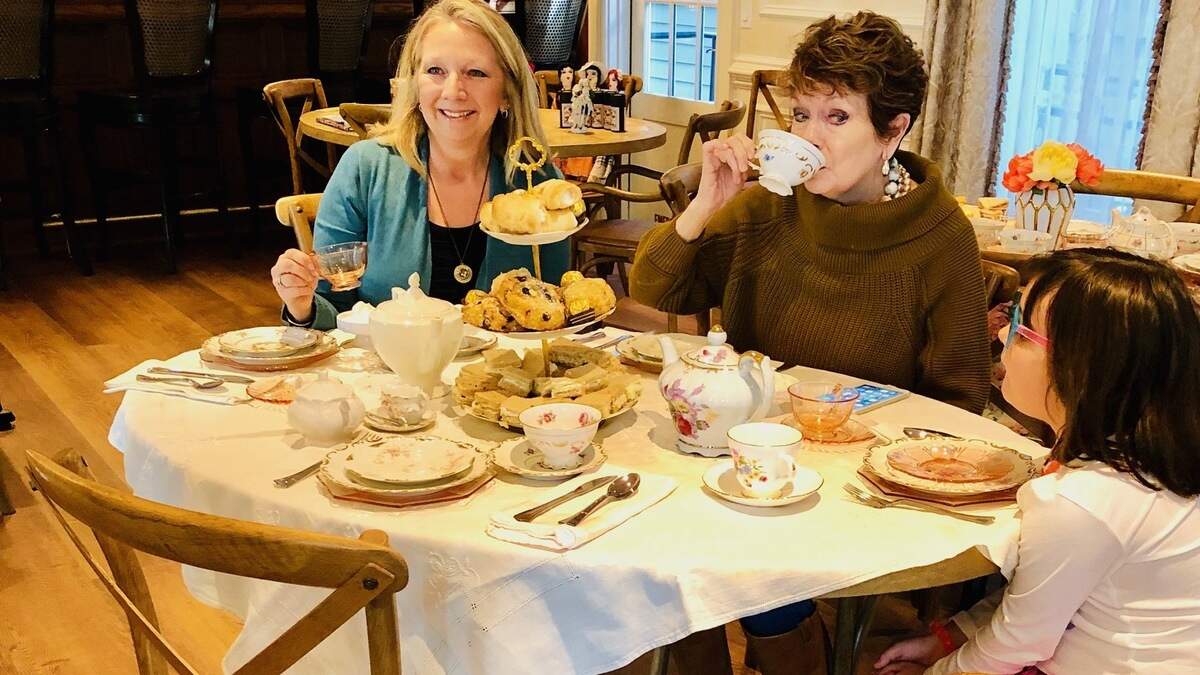 From left, Connie Kitzmiller of the Bluffton Tea Company, Babbie Guscio, and Campbell Guscio, 7, Babbie’s granddaughter.