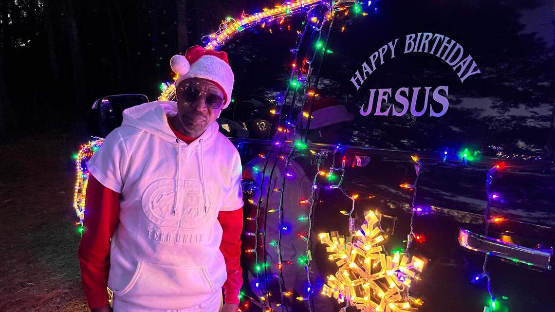 Sheldon man’s ‘sleigh’ has 5,000 lights. Parents holler, kids cry with joy when it shows up