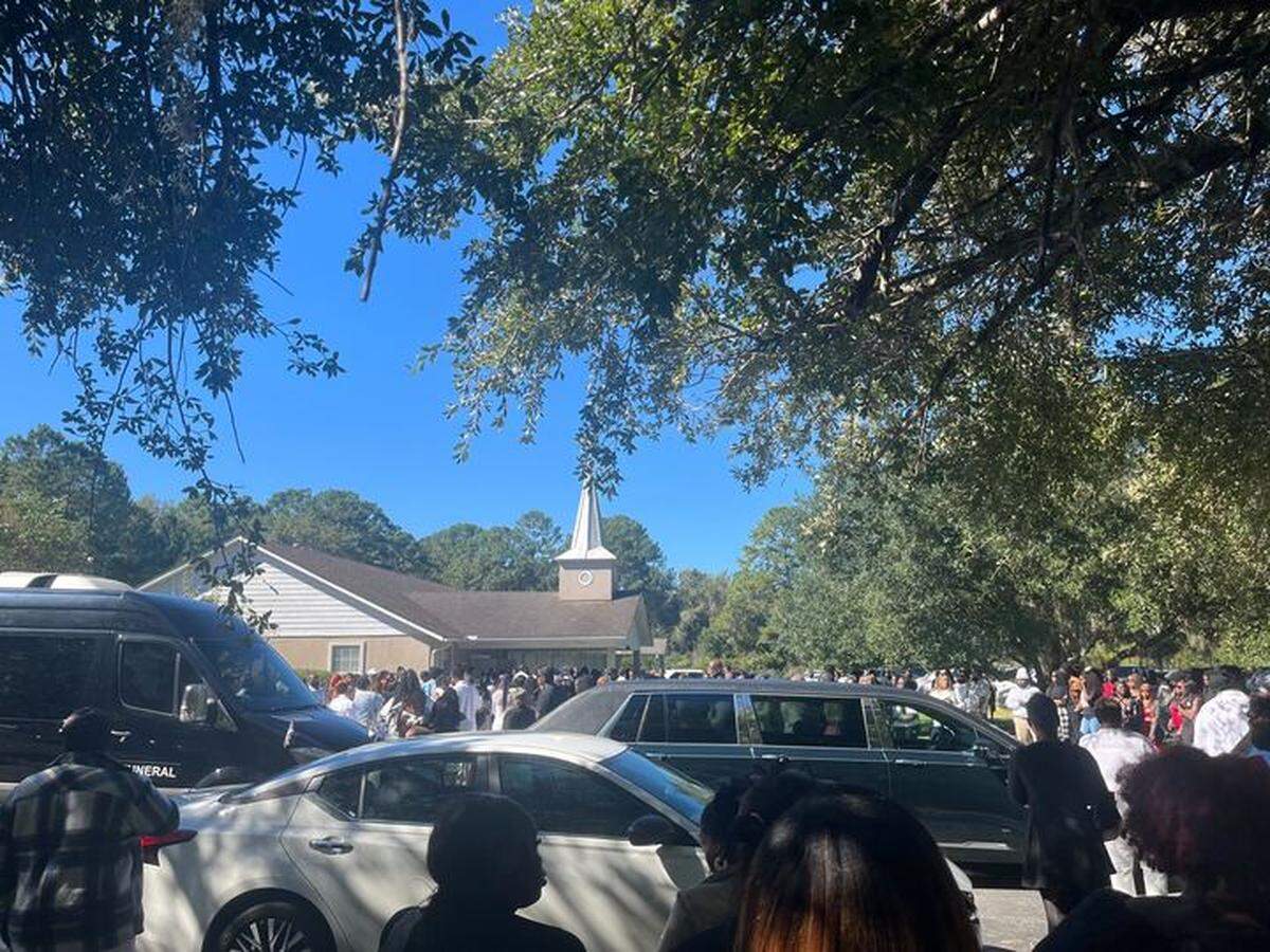 Over a hundred people filled the Bethel Word & Worship Deliverance Temple in Beaufort on Oct. 20 to celebrate the lives of Chiraad Evelio “Roddi” Smalls, 33, and his beloved nephew Ka’Shawn RaShad “KK” Smalls-Glaze, 22.