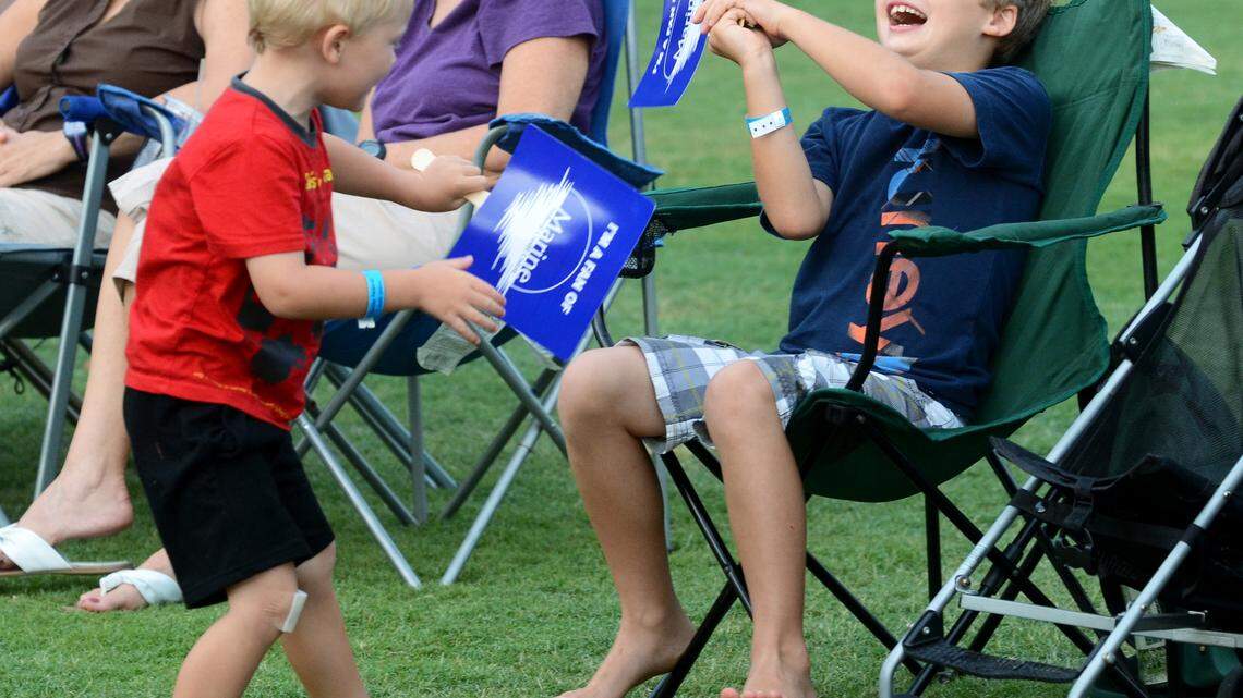 Thunderstorm does little to dampen mood at Beaufort Water Festival