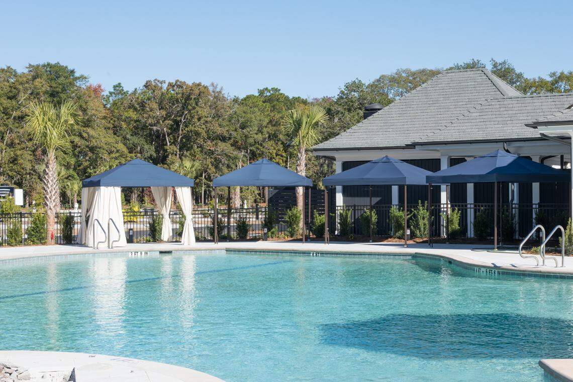 The Hilton Head National RV Resort features a beach-entry-style pool.