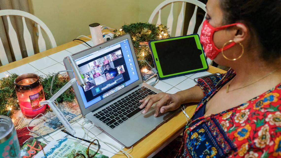 As COVID-19 cases rise, SC district lets elementary students take online-only classes