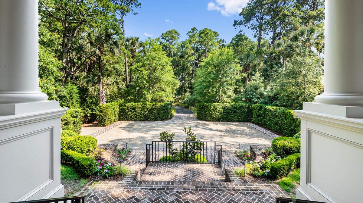 The exterior of the $20.8M Kiawah Island estate, which is located at 101 Flyway Drive.