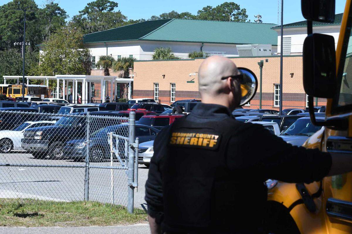 A Beaufort County Sheriff’s Office deputy tells a bus driver to pull up so other buses with Beaufort High School students can get through the intersection as students are loading onto buses.