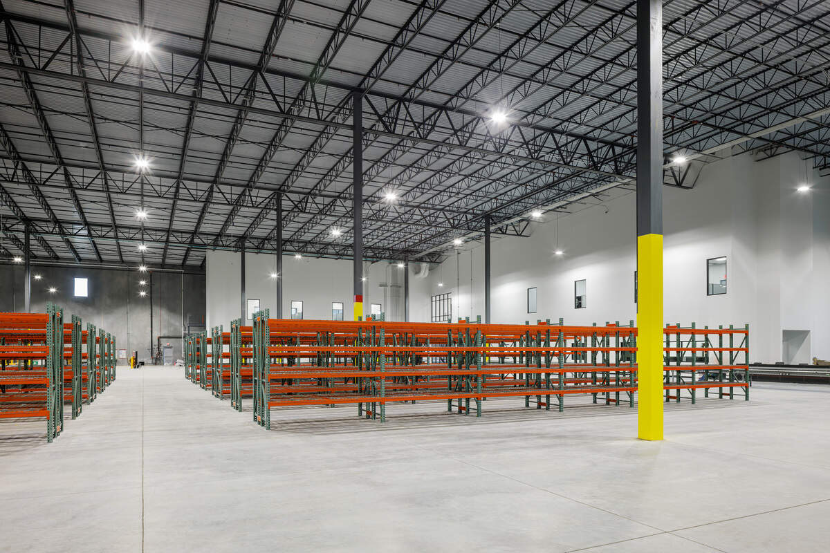 The distribution center consolidates Le Creuset’s U.S. distribution and administrative operations into a single campus designed for efficiency and long-term flexibility. The two-story facility includes employee amenities, walking trails, executive offices, call centers, and administrative teams.