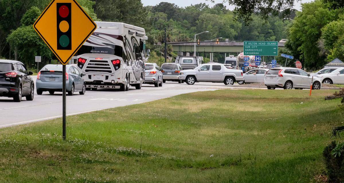 A driver tries to edge his way onto S.C. 170 from Okatie Center Boulevard on Wednesday, April 20, 2021 near the interchange with U.S. 278 that leads to Hilton Head Island and Interstate 95.