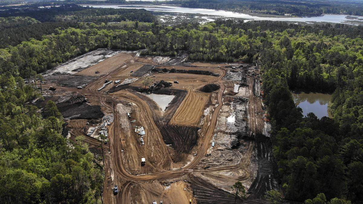 The site for Malind Bluff, cleared of trees and tucked along the marshes of the Okatie, as seen on Wednesday, April 1, 2020, will be a gated development, approved for 330 homes. Builder Pulte Homes will offer one and two-story homes starting in the mid-$200,000’s located along S.C. 170 at Pritcher Point Road in Okatie.