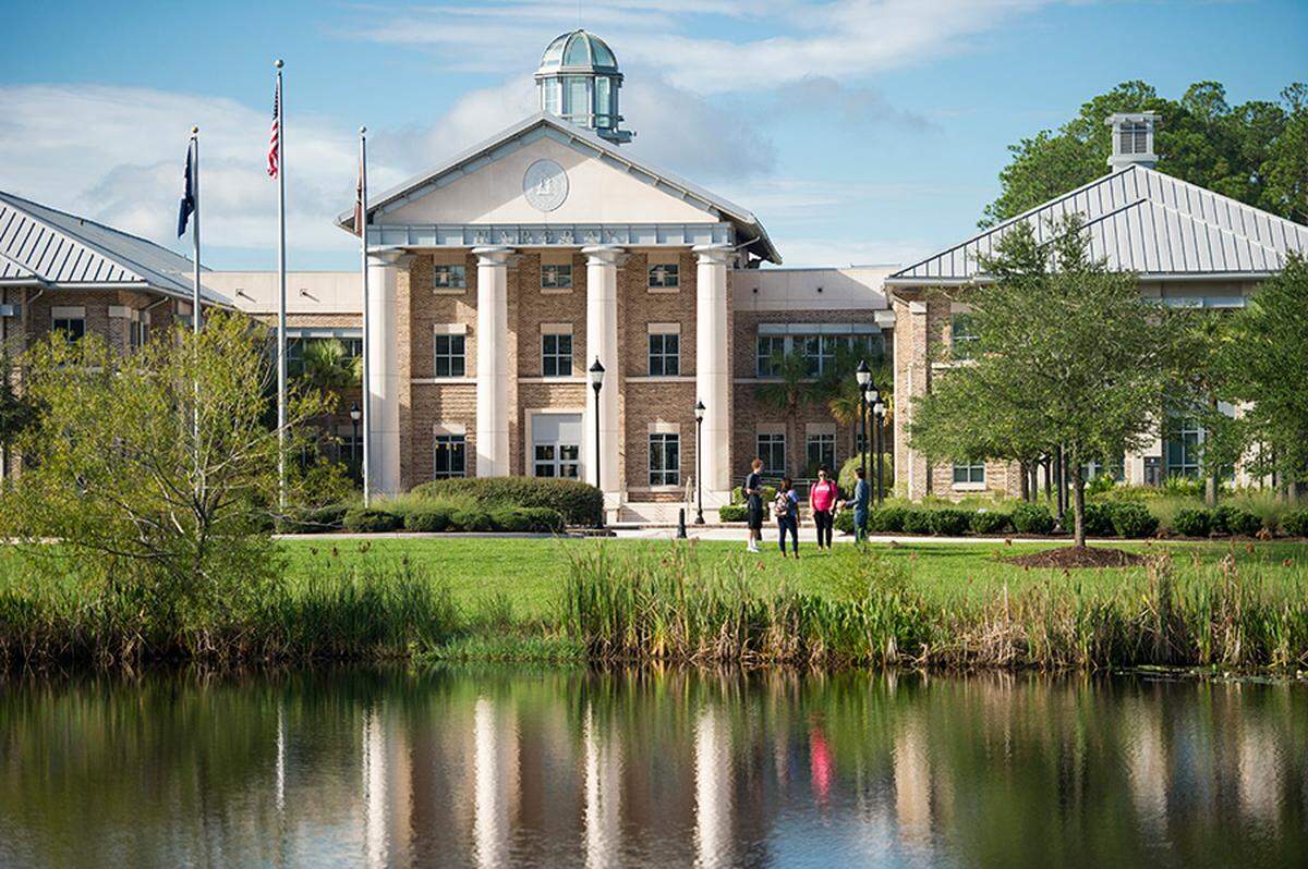 Opened in 2004, the Bluffton campus of the University of South Carolina Beaufort is located off U.S. 278 (Fording Island Road) across from the New River shopping center.