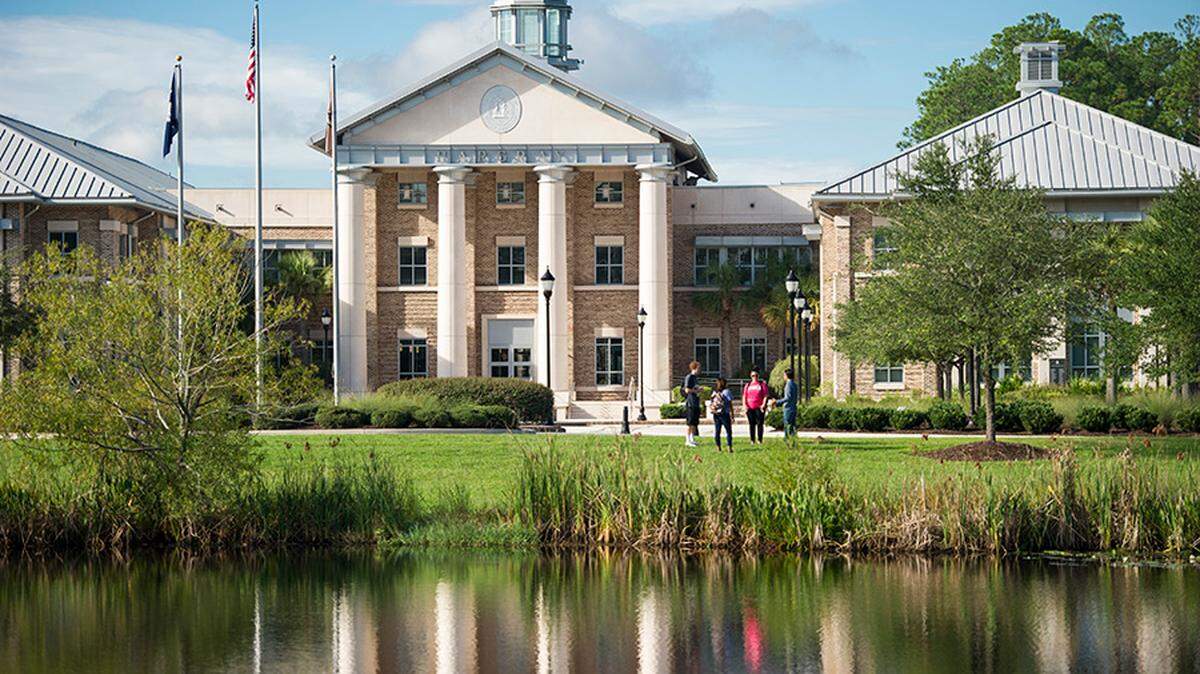 Opened in 2004, the Bluffton campus of the University of South Carolina Beaufort is located off U.S. 278 (Fording Island Road) across from the New River shopping center.