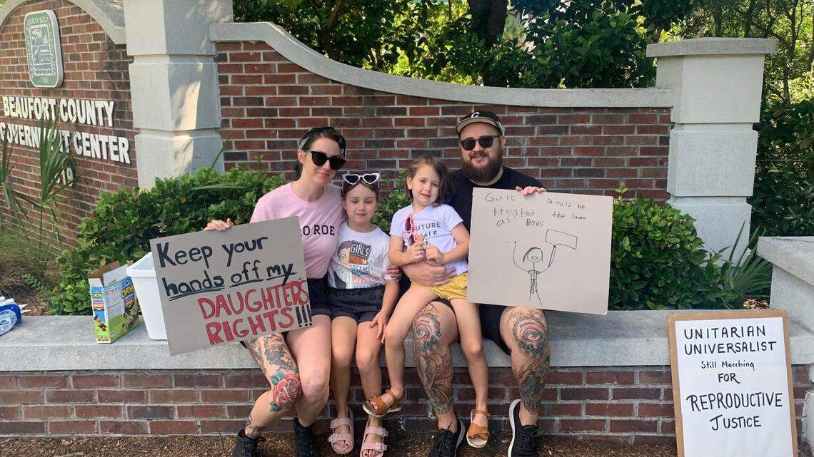 1 day after Roe v. Wade overturned, abortion rights advocates protest in Bluffton