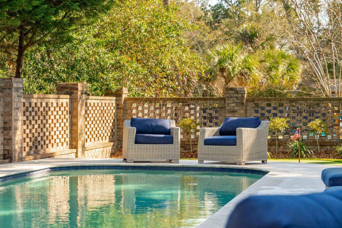 Outdoor pool and turf putting green