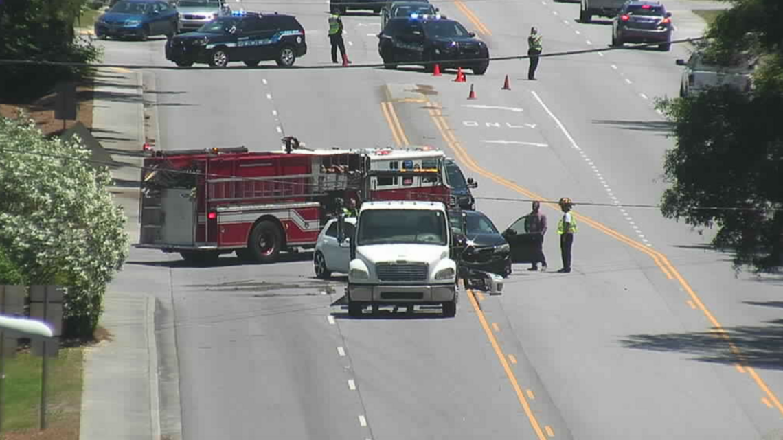 Traffic alert: Lanes closed after crash on Robert Smalls Parkway near Beaufort