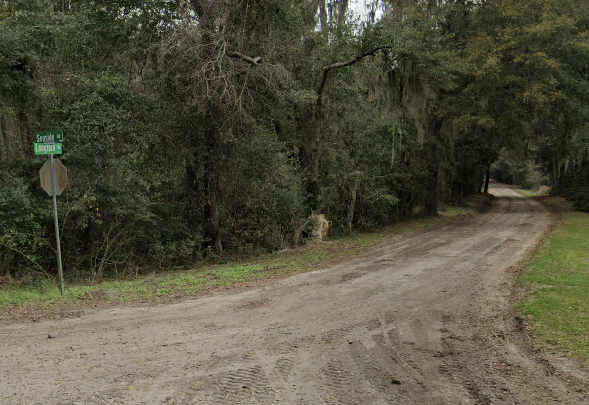 After a woman’s body was located Wednesday morning, the Beaufort County Sheriff’s Office reported a large police presence on Langford Road, a short dirt road on eastern St. Helena Island.