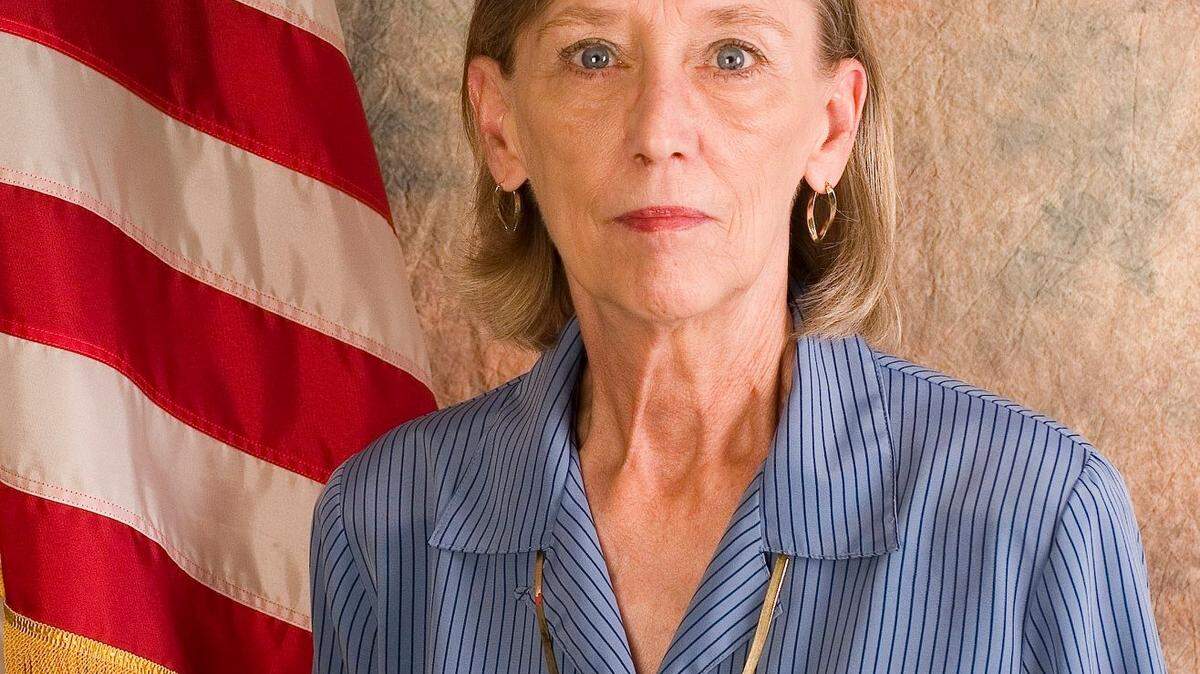 Linda Edgerley, a longtime Beaufort-Port Royal Fire Department administrator, died on Monday. She was 74.