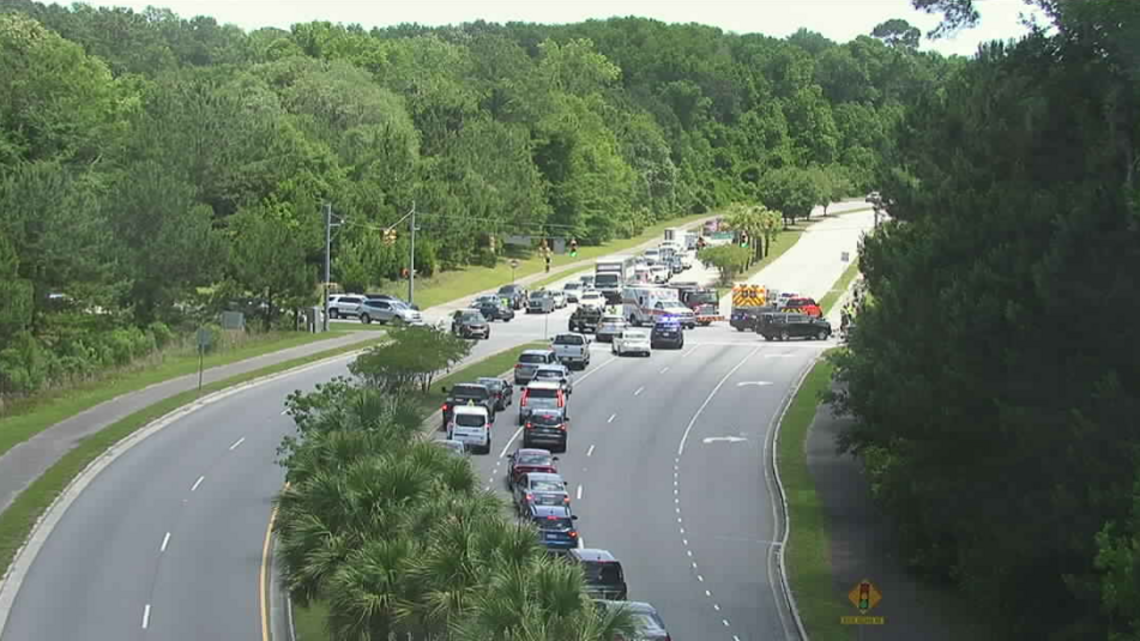 Police officer, one other injured in Bluffton Parkway crash on Monday, officials say