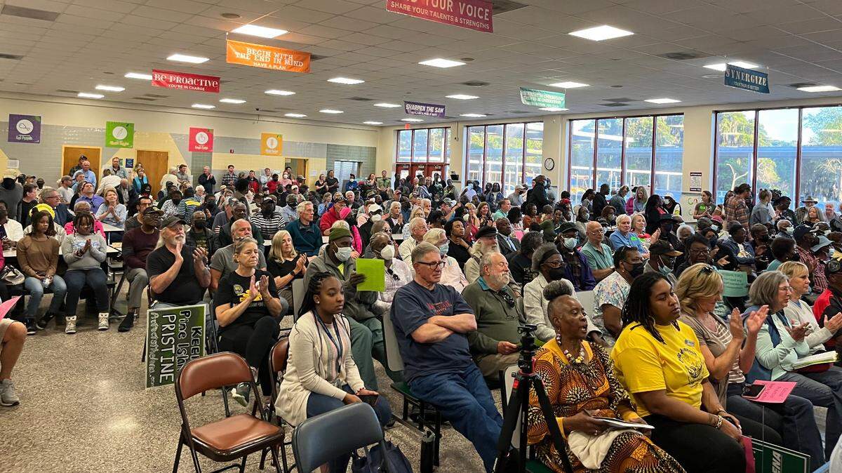 A meeting on a proposed golf and housing development drew more than 450 people to St. Helena Elementary School Thursday.