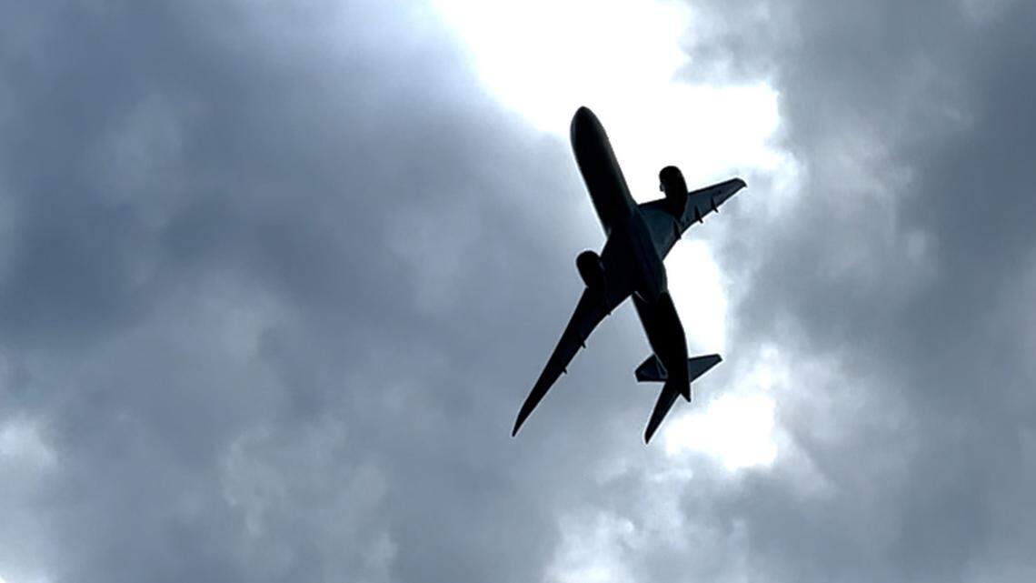 Video of Boeing’s Dreamliner buzzing Hilton Head’s iconic No. 18 at 2024 RBC Heritage