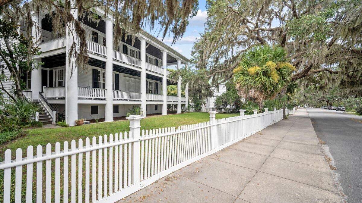 The John Joyner Smith House, located at 400 Wilmington Street in downtown Beaufort, is now for sale, listed at $3,349,000.