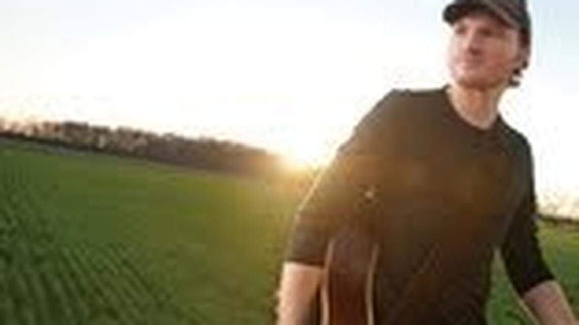 Second national recording artist, Eric Paslay, to perform at Beaufort Water Festival
