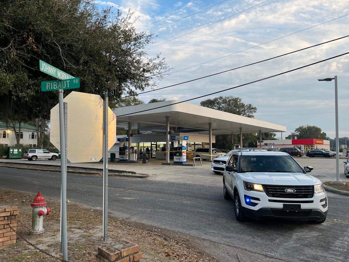 Yellow crime scene tape surrounded the Parker’s convenience store at 1451 Ribaut Road as police investigated an armed robbery on Jan. 26, 2022. A store clerk was shot several times and rushed to Beaufort Memorial Hospital.