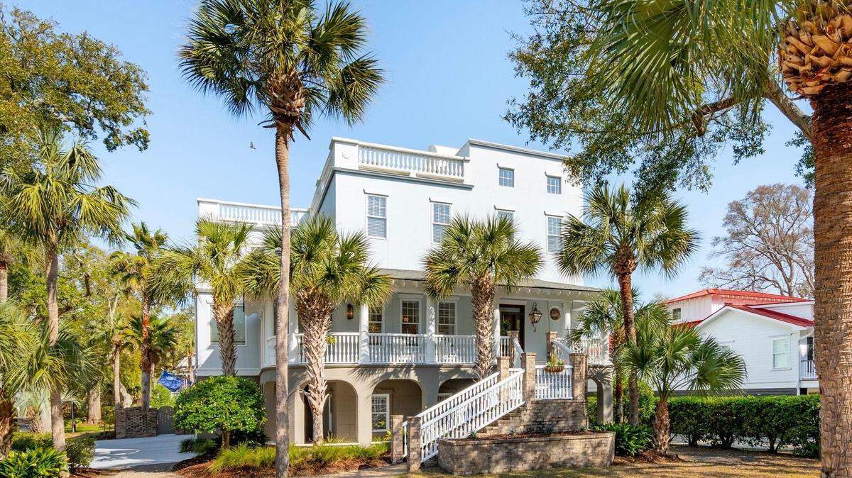Exterior of the $3.4M Isle of Palms house that went viral on the Zillow Gone Wild Instagram account