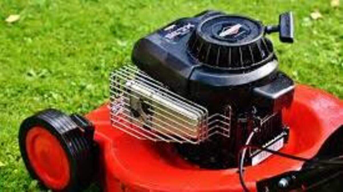 Beaufort County Sheriff’s Office deputies responded to a report of an unknown drunk man cutting a woman’s grass.