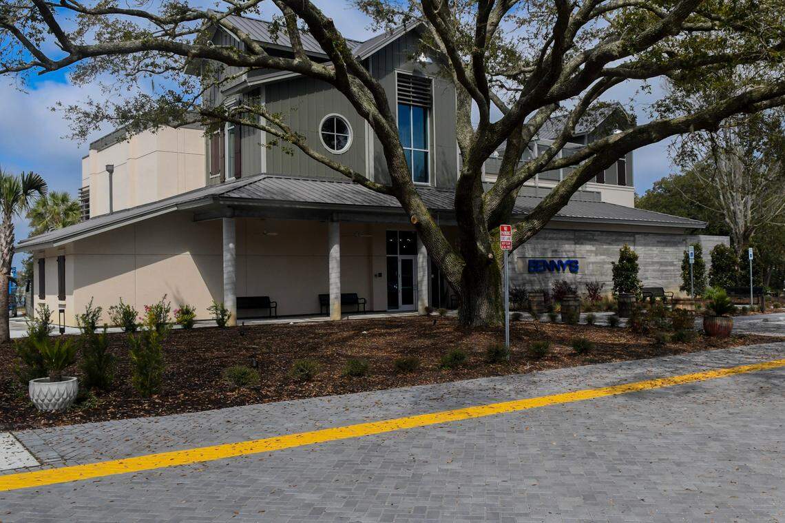 Benny’s Coastal Kitchen is located off Squire Pope Road with water views of Skull Creek and features an open kitchen concept with outdoor patio seating and a rooftop tapas bar on Hilton Head Island. The restaurant is the namesake of the late Benny Hudson who operated a fleet of shrimp boats, and opened the island’s first tourist-oriented seafood restaurant in 1968.