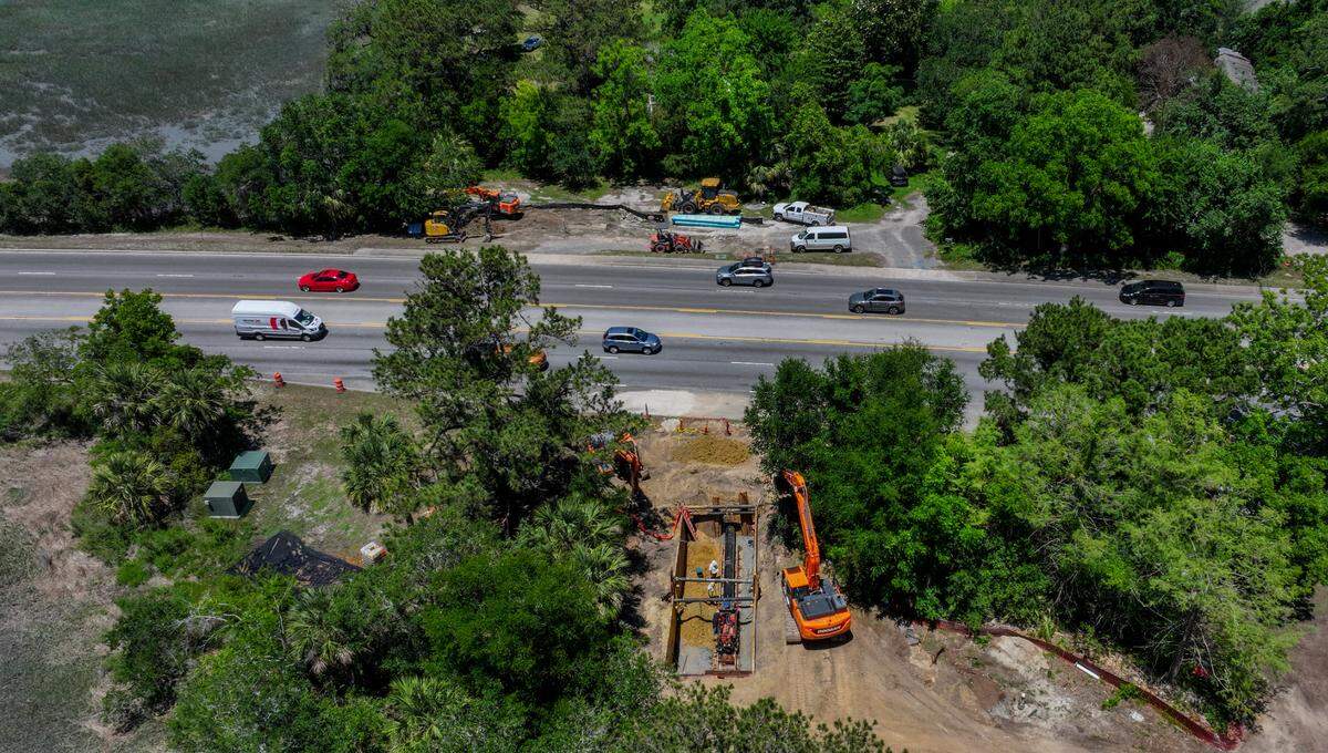 A bird’s-eye view of the work to auger piping underneath U.S. 278 near the Crazy Crab Jarvis Creek restaurant on May 22, 2025, on Hilton Head Island. Piping will eventually carry water pumped under Hilton Head to Hilton Head Public Service District’s treatment plant on Jenkins Island.