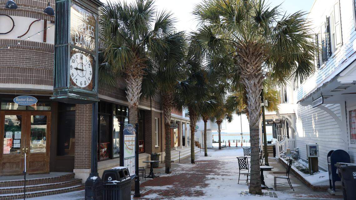 Which schools, roads & offices are open or closed after Beaufort County snow?