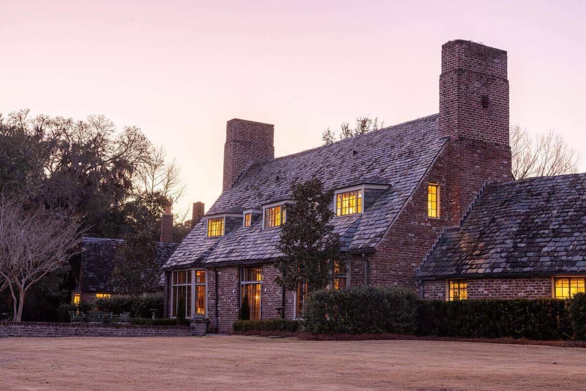 Exterior of the Richmond Plantation in Berkeley County, South Carolina