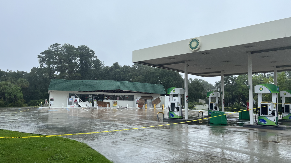 Roof of landmark Hilton Head convenience store collapses under weight of Debby deluge